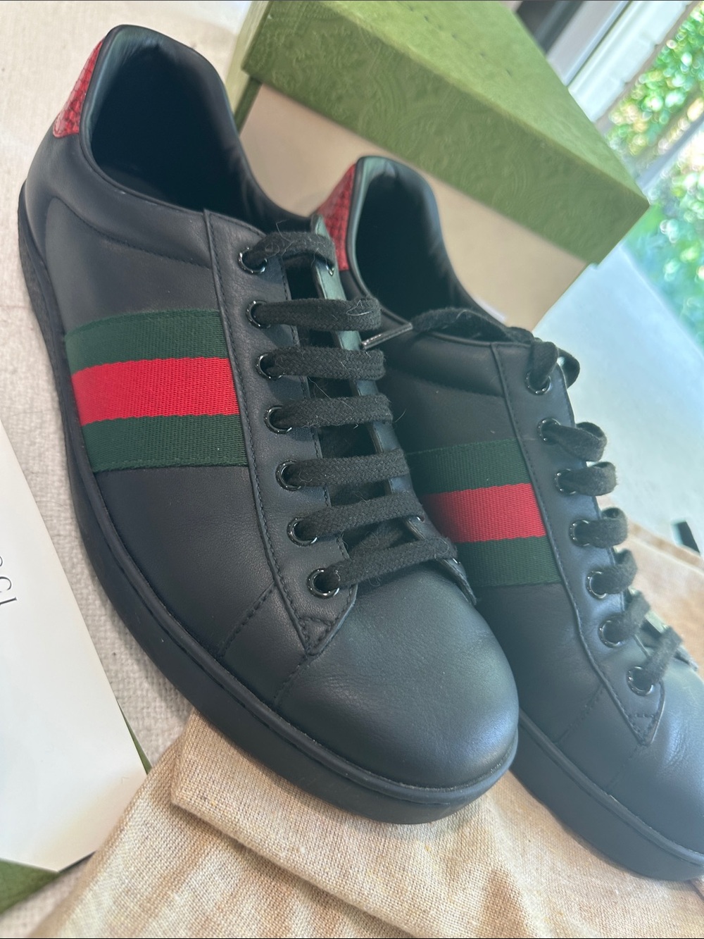 Gucci Black Leather Low-Top Sneakers with Red & Green Web